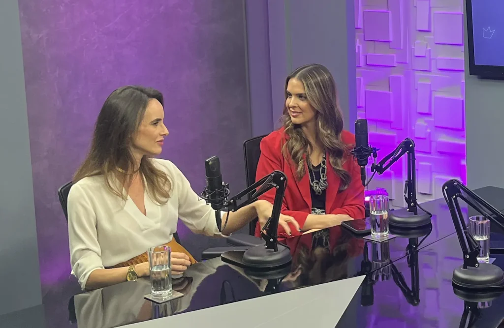 Fernanda Paronetto e Naiumi Goldoni no Podcast Mulheres Positivas - Just Real Moms Business Summit 2024
